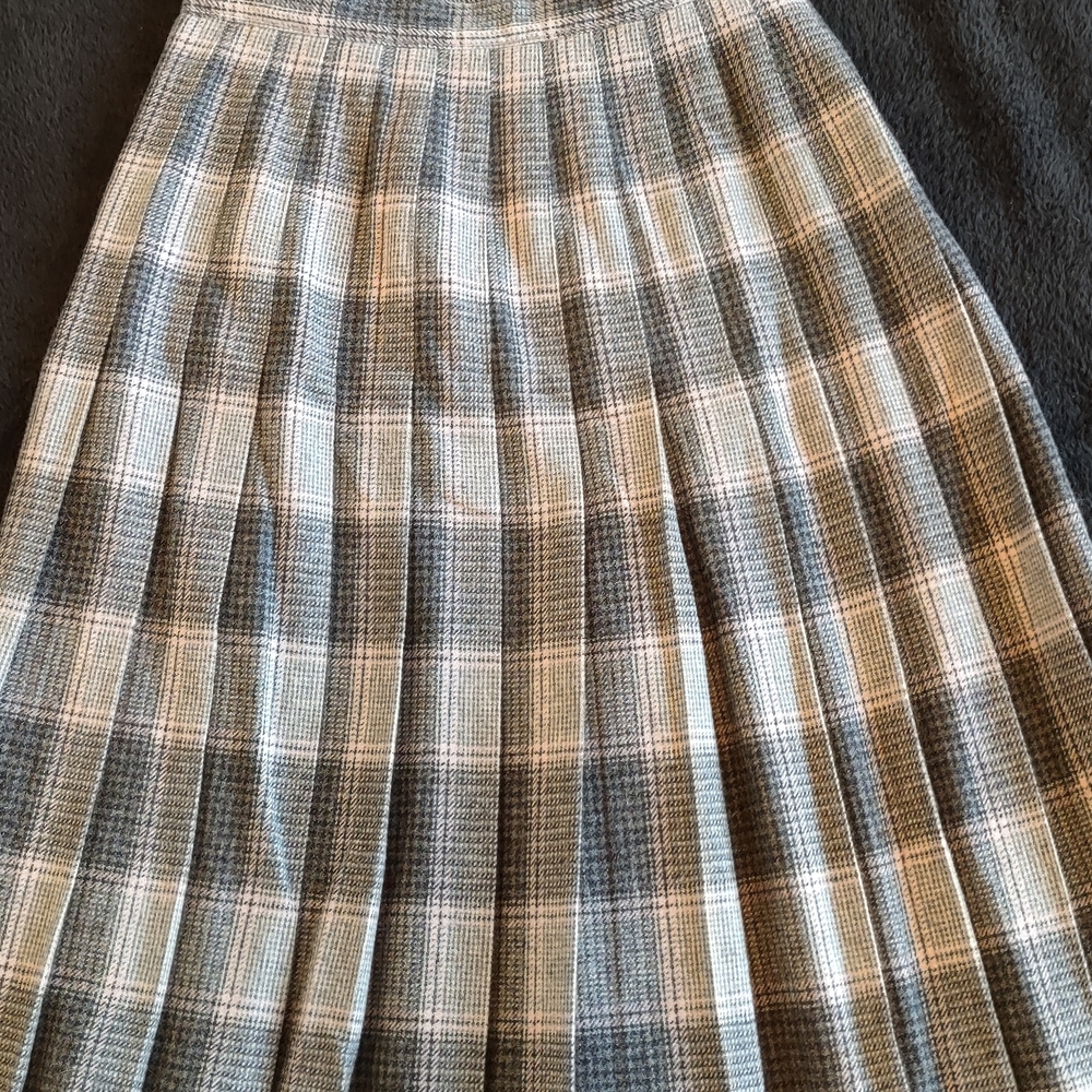 Pendleton Gray and White Plaid A-Line Skirt